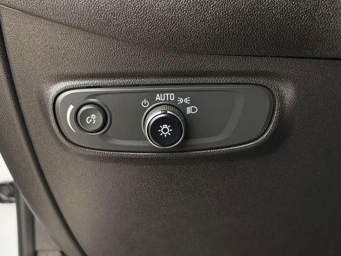 Used 2023 Chevrolet Equinox LS w/ LS Convenience Package image 24