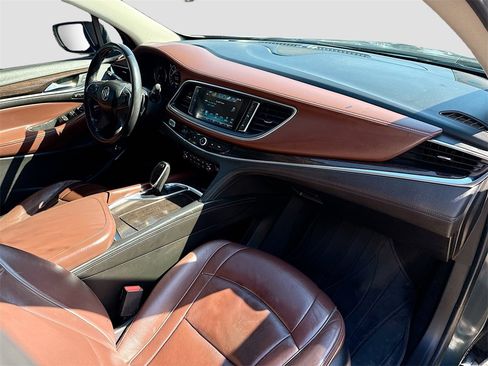 Used 2018 Buick Enclave Avenir image 30