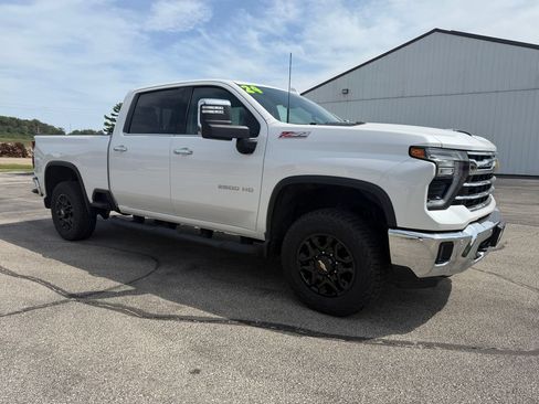 Used 2024 Chevrolet Silverado 2500 LTZ w/ LTZ Plus Package AWD/4WD image 3