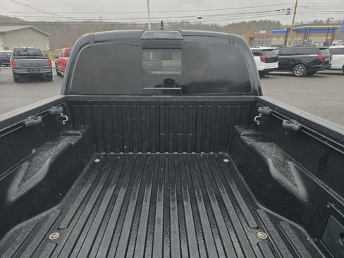 Used 2018 Toyota Tacoma TRD Off-Road image 5