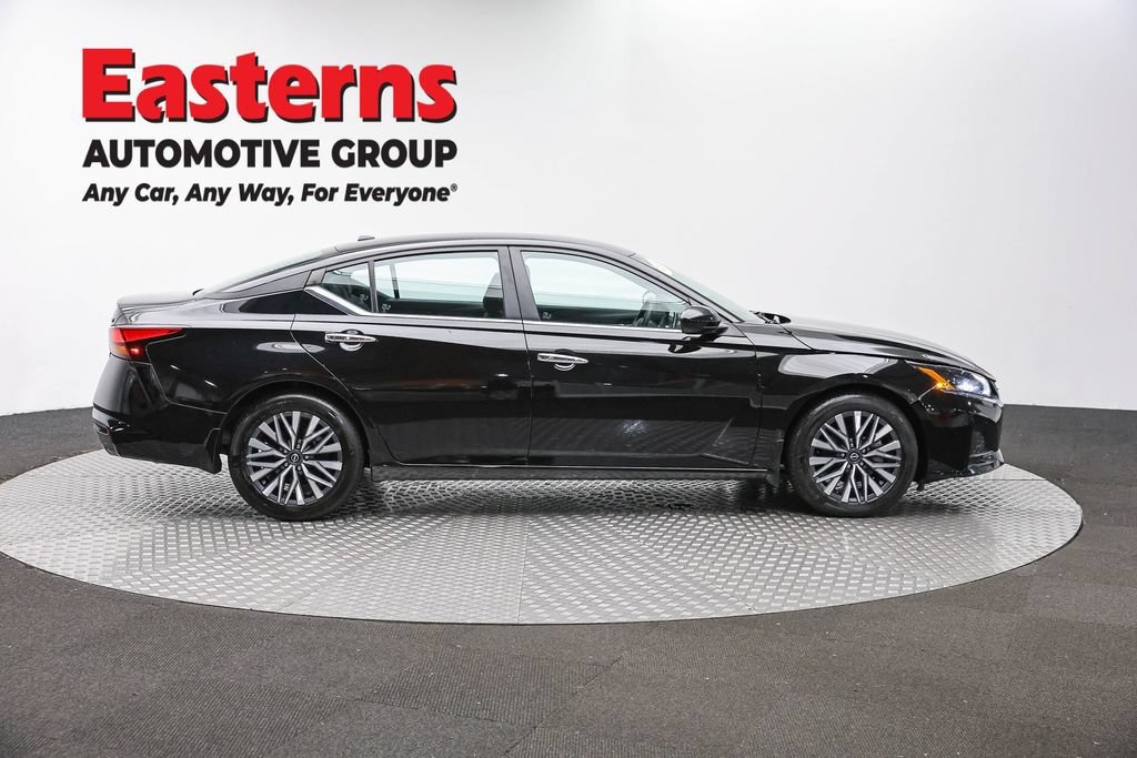 Used 2023 Nissan Altima 2.5 SV FWD image 6