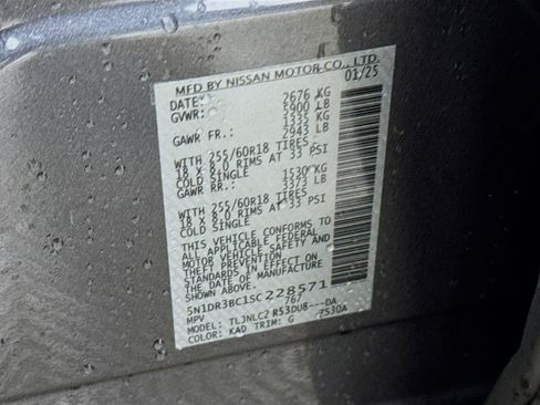 Used 2025 Nissan Pathfinder SV w/ Black Appearance Package image 28