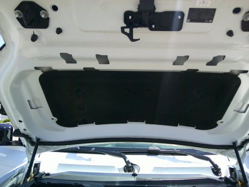 Used 2023 Land Rover Defender 130 X-Dynamic SE AWD/4WD image 97