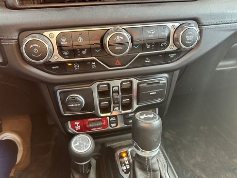 Used 2024 Jeep Wrangler Unlimited Rubicon w/ Dual Top Group image 21