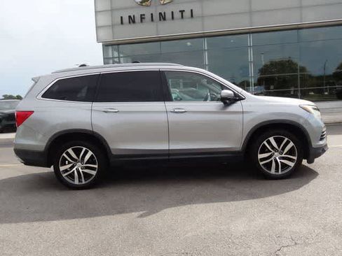 Used 2017 Honda Pilot Touring image 4