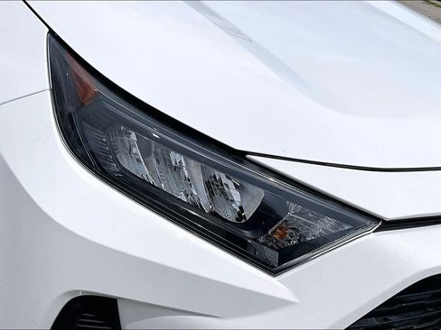 Used 2019 Toyota RAV4 LE FWD image 25