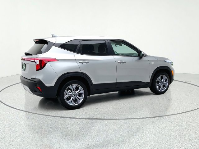 Certified 2026 Kia Seltos LX FWD image 6