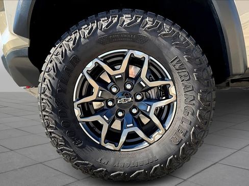 Used 2024 Chevrolet Colorado ZR2 w/ Technology Package image 10