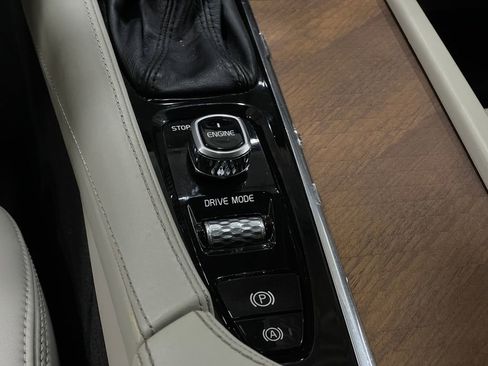 Used 2017 Volvo XC90 T6 Inscription w/ Vision Package image 22