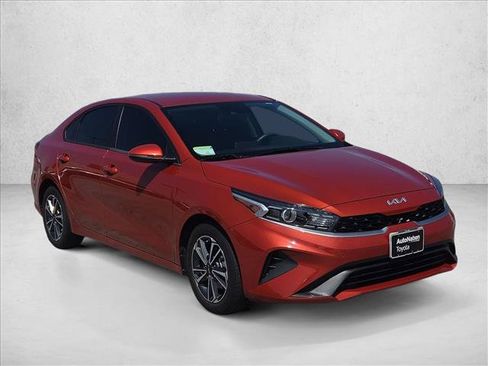 Used 2023 Kia Forte LXS w/ LXS Technology Package FWD image 4