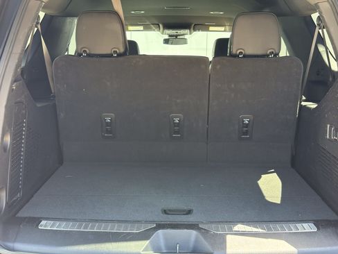 Used 2025 GMC Yukon XL Denali AWD/4WD image 9