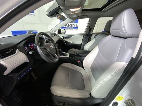 Used 2019 Toyota RAV4 XLE Premium image 25