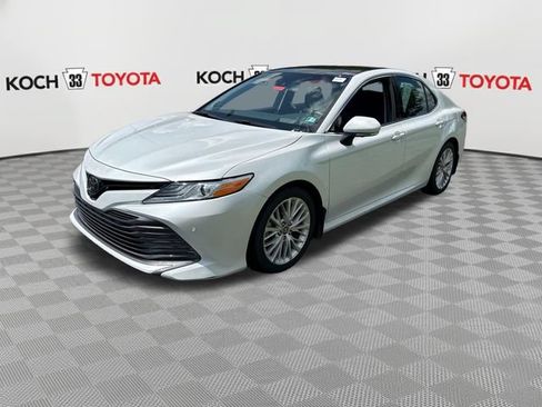 Used 2018 Toyota Camry XLE w/ Audio Package FWD image 3