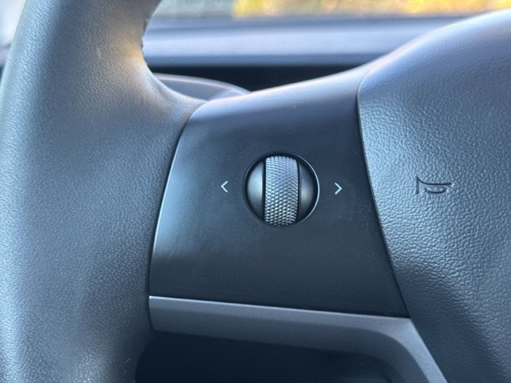 Used 2023 Tesla Model Y Long Range AWD/4WD image 29