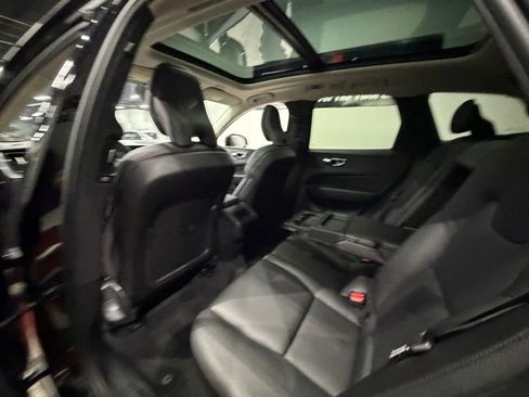 Used 2019 Volvo XC60 T5 Momentum w/ Multimedia Package AWD/4WD image 26