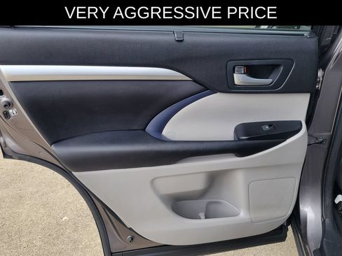 Used 2016 Toyota Highlander XLE AWD/4WD image 15