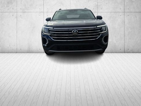 Used 2025 Volkswagen Atlas SE image 2