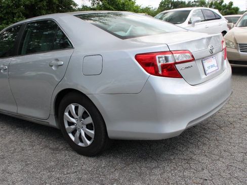 Used 2012 Toyota Camry LE image 10