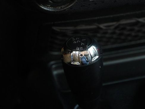 Used 2018 Jeep Wrangler Unlimited Sahara w/ Connectivity Group image 17