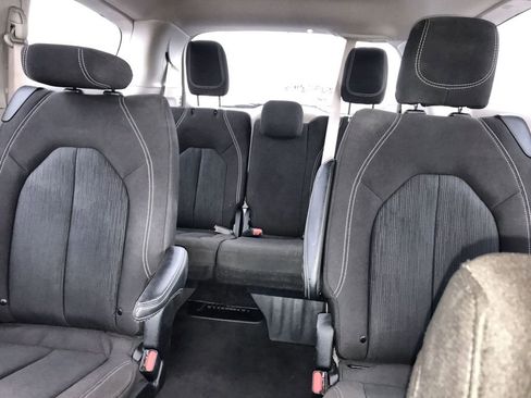 Used 2022 Chrysler Voyager LX FWD image 21