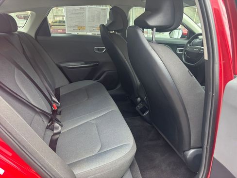Used 2025 Kia K4 LXS image 39
