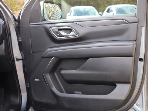 Used 2022 Chevrolet Suburban RST w/ Luxury Package image 9