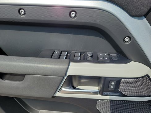 Used 2020 Land Rover Defender 110 First Edition image 19