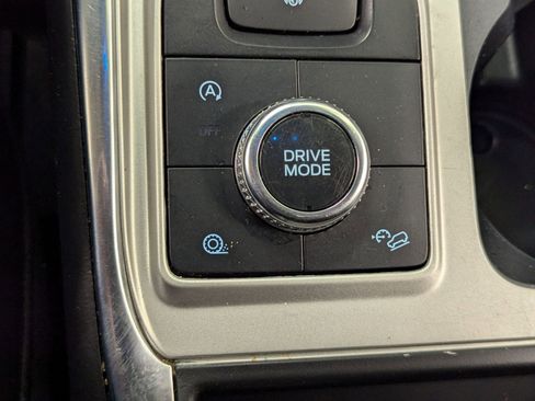 Used 2022 Ford Explorer XLT w/ Equipment Group 202A image 29