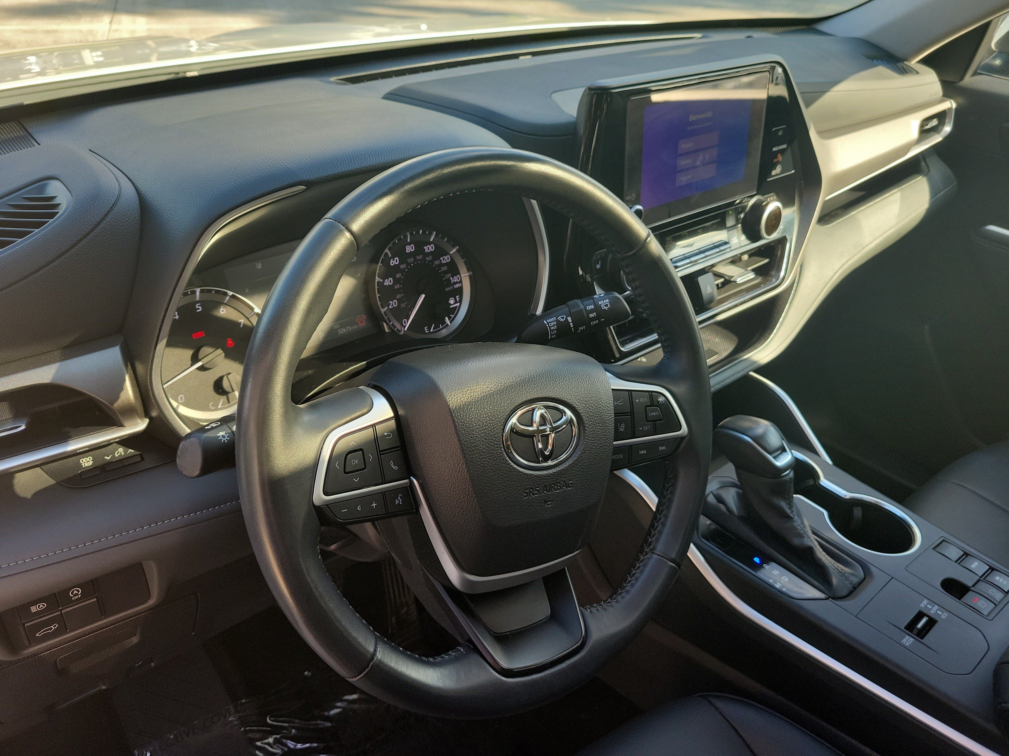 Used 2025 Toyota Highlander XLE FWD image 27