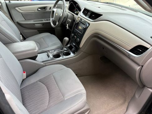 Used 2017 Chevrolet Traverse LT image 27
