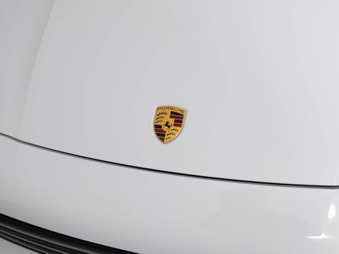 Certified 2023 Porsche Cayenne Platinum Edition image 40