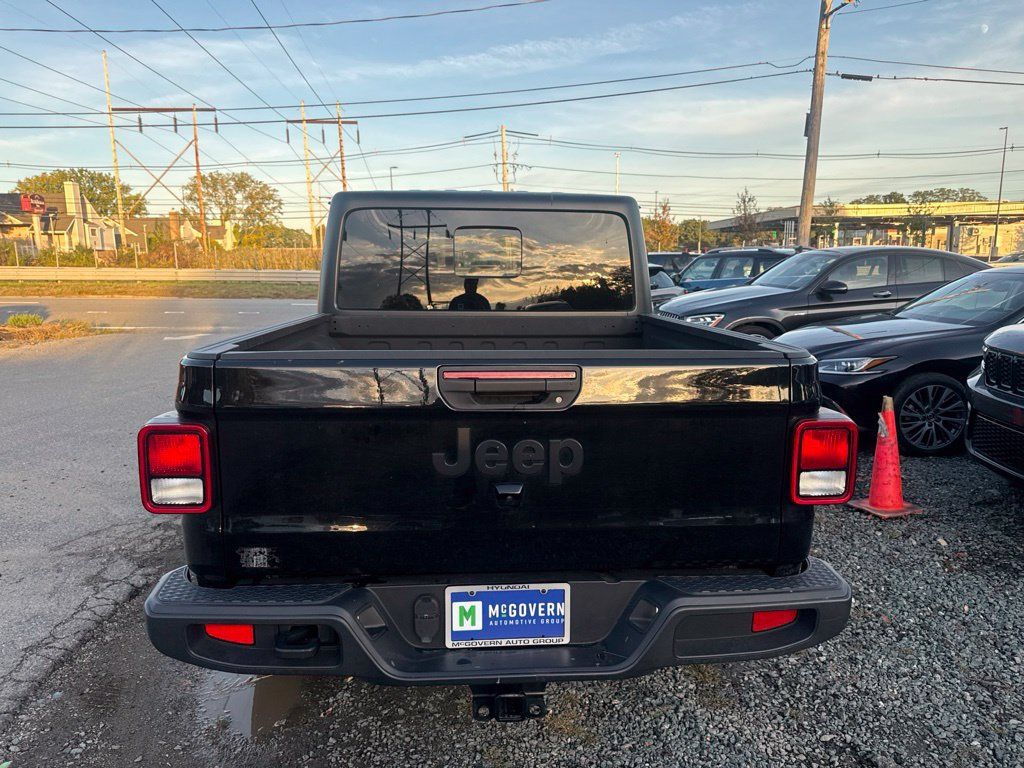 Used 2023 Jeep Gladiator Sport AWD/4WD image 7