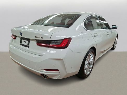 Used 2025 BMW 330i xDrive Sedan w/ Premium Package AWD/4WD image 4