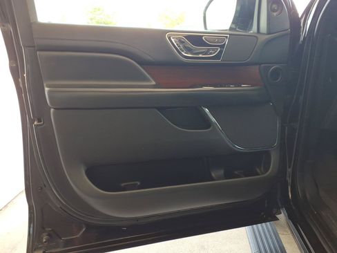 Used 2021 Lincoln Navigator L Reserve RWD image 4