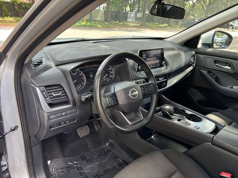 Used 2025 Nissan Rogue SV FWD image 35