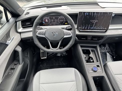 New 2026 Volkswagen Tiguan SE R-Line FWD image 8