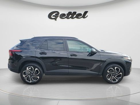 Used 2025 Chevrolet Trax RS w/ Sunroof Package FWD image 4