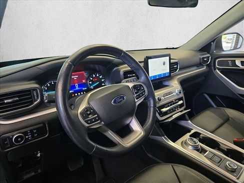 Used 2023 Ford Explorer XLT w/ Equipment Group 202A AWD/4WD image 9