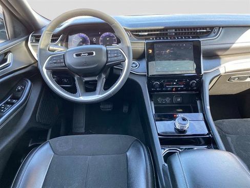 Used 2023 Jeep Grand Cherokee L Laredo image 12