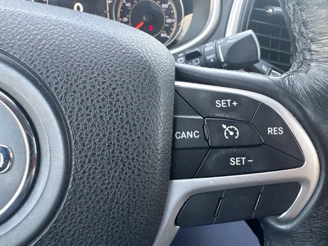 Used 2015 Jeep Cherokee Latitude w/ Comfort/Convenience Group AWD/4WD image 18
