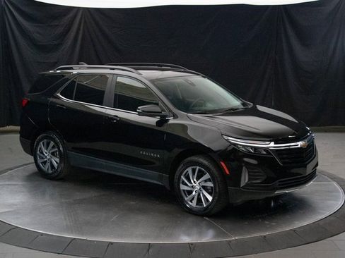 Used 2024 Chevrolet Equinox LT image 2