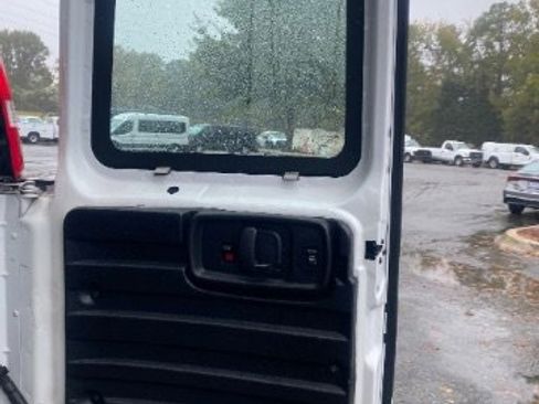 Used 2018 Chevrolet Express 2500 image 8