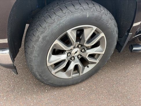 Used 2019 Chevrolet Silverado 1500 LT w/ Convenience Package AWD/4WD image 4