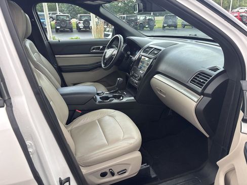 Used 2018 Ford Explorer XLT w/ Equipment Group 202A AWD/4WD image 15