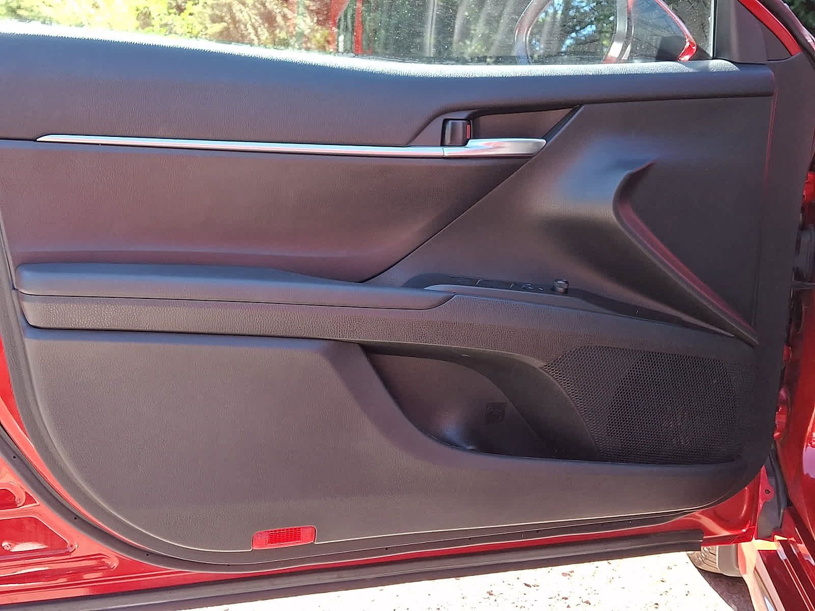 Used 2022 Toyota Camry SE w/ Cold Weather Package FWD image 9