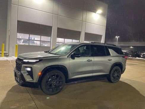 Used 2024 Chevrolet Traverse RS image 6