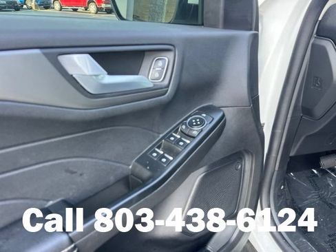 Used 2025 Ford Escape SE FWD image 8