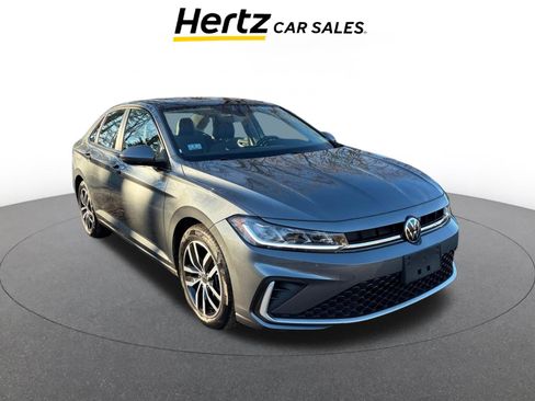 Used 2025 Volkswagen Jetta SE image 1