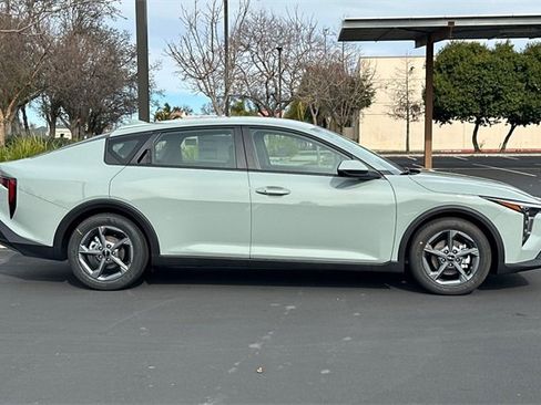 New 2026 Kia K4 LXS image 3