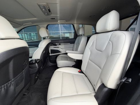 Used 2022 Kia Telluride S FWD image 17